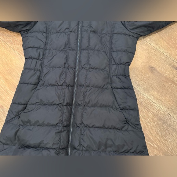 The North Face Women's Black Long Puffer Jacket Slim Fit - Picture 8 of 14